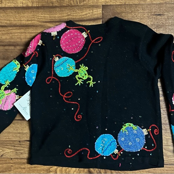 Design Options • Small • Cardigan • Sweater • Frogs & Christmas Design • New - Picture 13 of 16